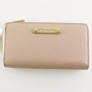 NWT Michael Kors Multifunctional Wallet